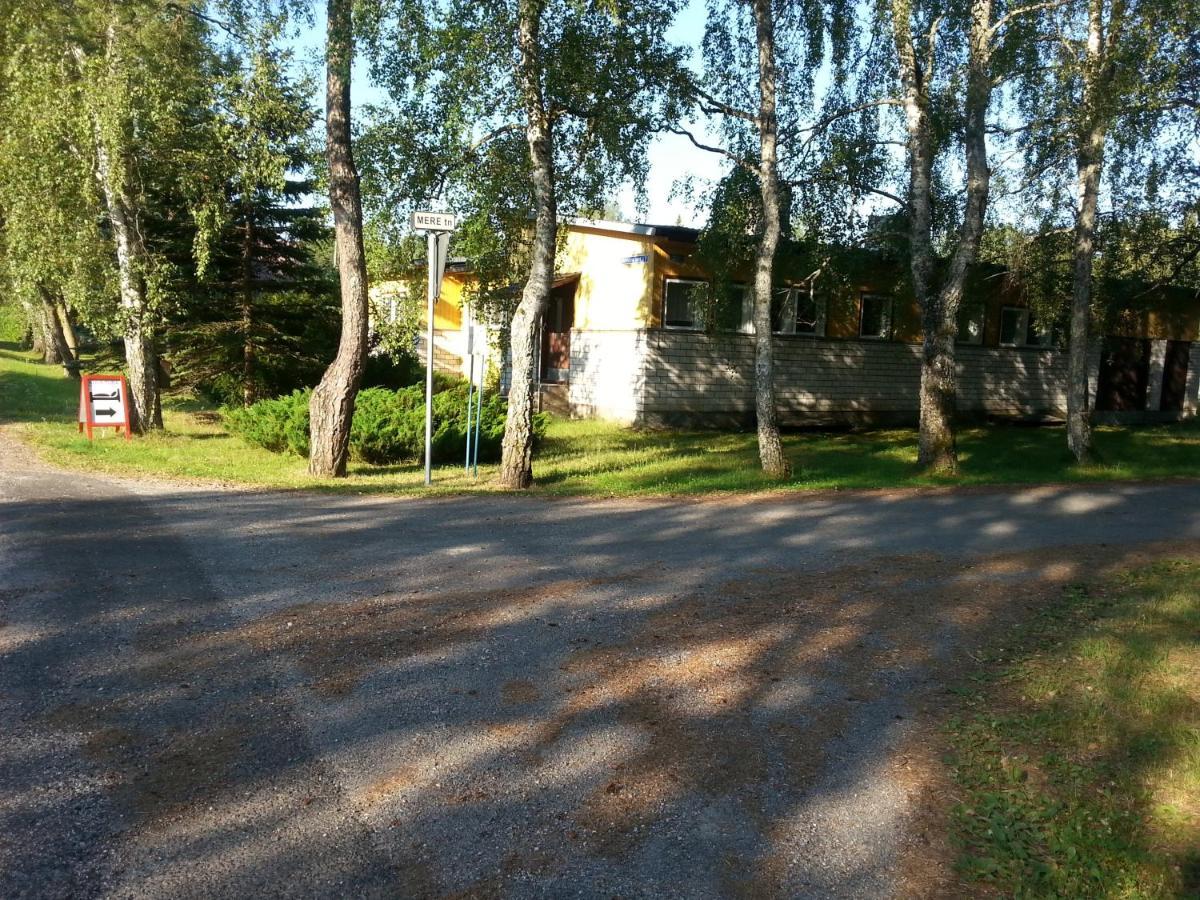 Kuus Tuba Hostel Leisi Exterior foto